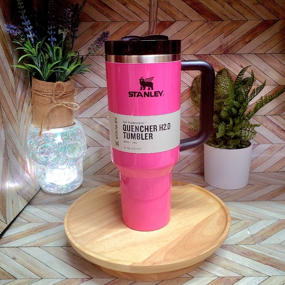 Electric Pink Neon Stanley 40 oz.  Quencher Tumbler NEW 🖤💕 - Picture 11 of 11